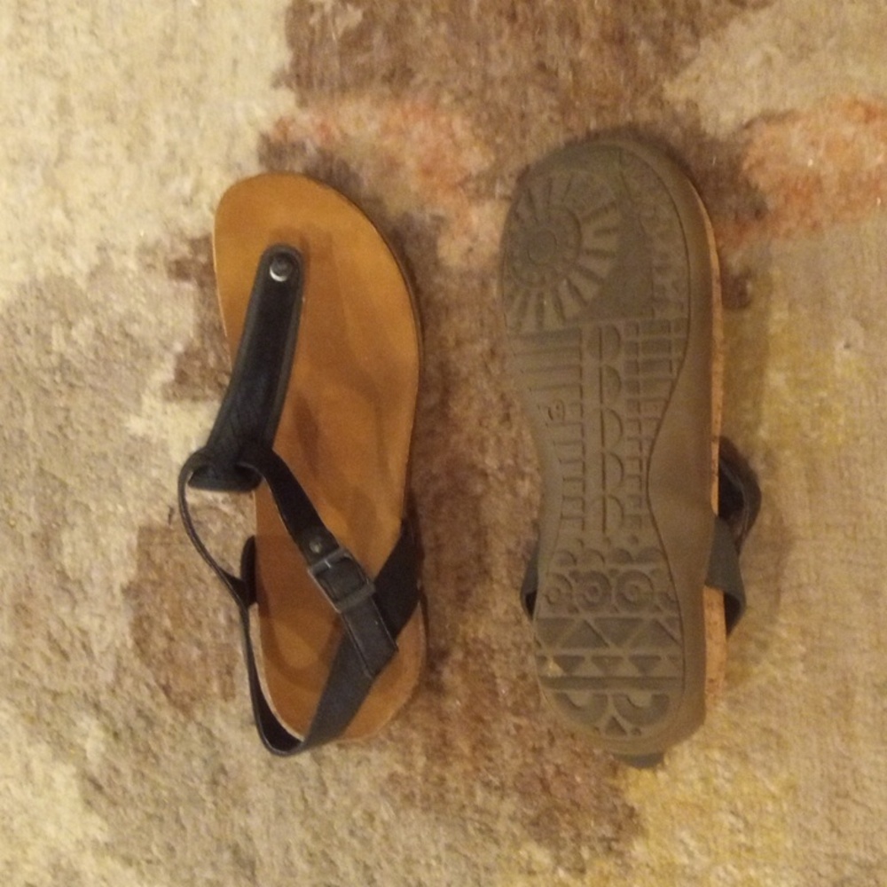 Bearpaw tan sandles, size 9